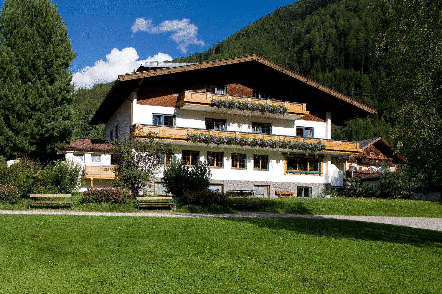 Ferienhaus Alpina Kals-am Großglockner Екстериор снимка